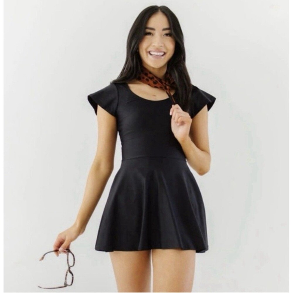 NEW Honey Mark Pepper Black Swim Top M Swimsuit Dress Athletic Modest Pockets